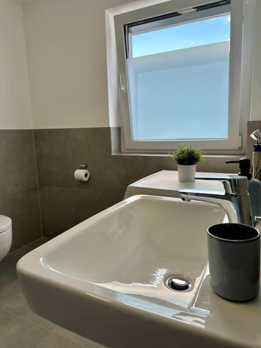 Amao-Pearl I Comfort Suite I 94Qm I Kingsize-Bett I Exklusiv Mit Balkon & Tiefgarage I Aufzug Offenburg Dış mekan fotoğraf