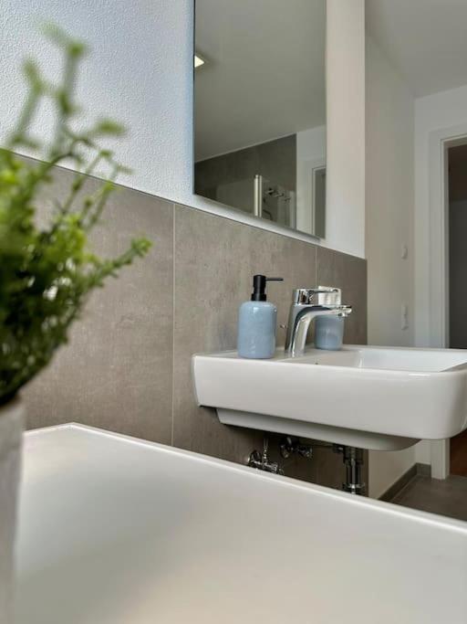 Amao-Pearl I Comfort Suite I 94Qm I Kingsize-Bett I Exklusiv Mit Balkon & Tiefgarage I Aufzug Offenburg Dış mekan fotoğraf